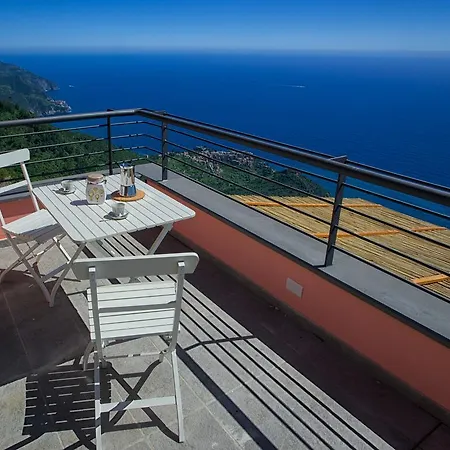 Cade Ventu 3* Vernazza